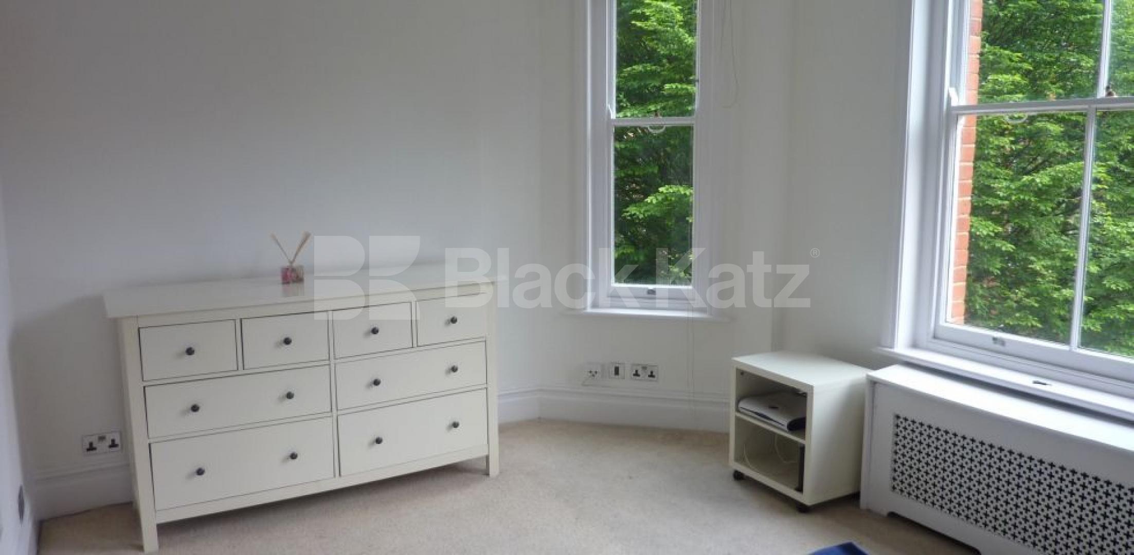 			LUXURY 3 BED 2 BATH!, 3 Bedroom, 1 bath, 1 reception Flat			 Elgin Ave, MAIDA VALE
